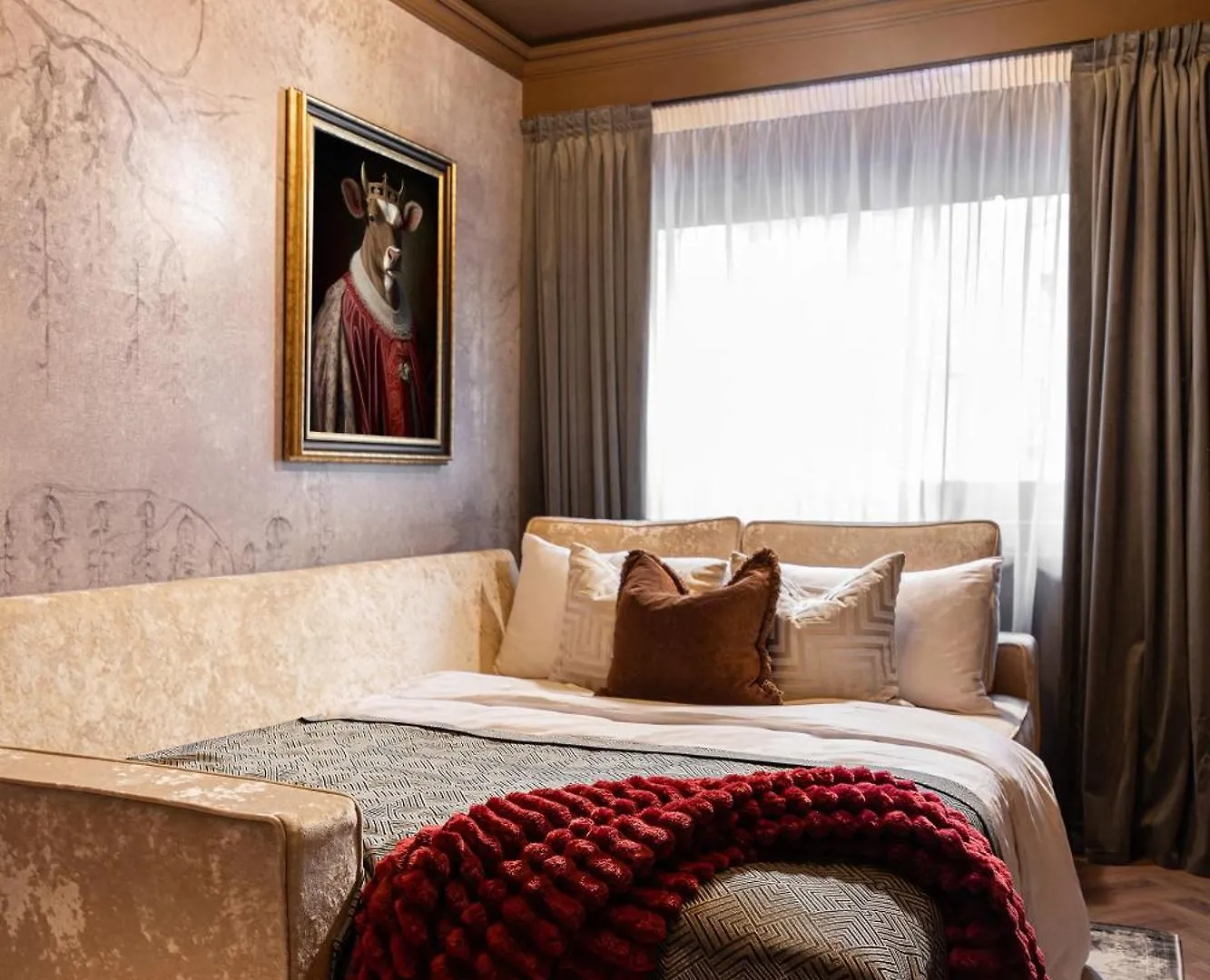 Qult - Obsidian Apartment Bucharest