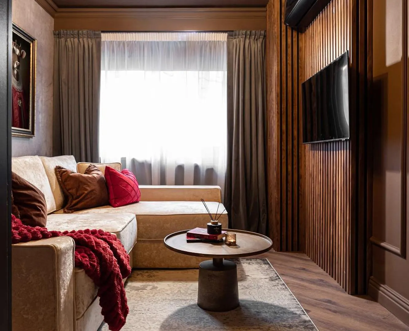 Qult - Obsidian Apartment Bucharest