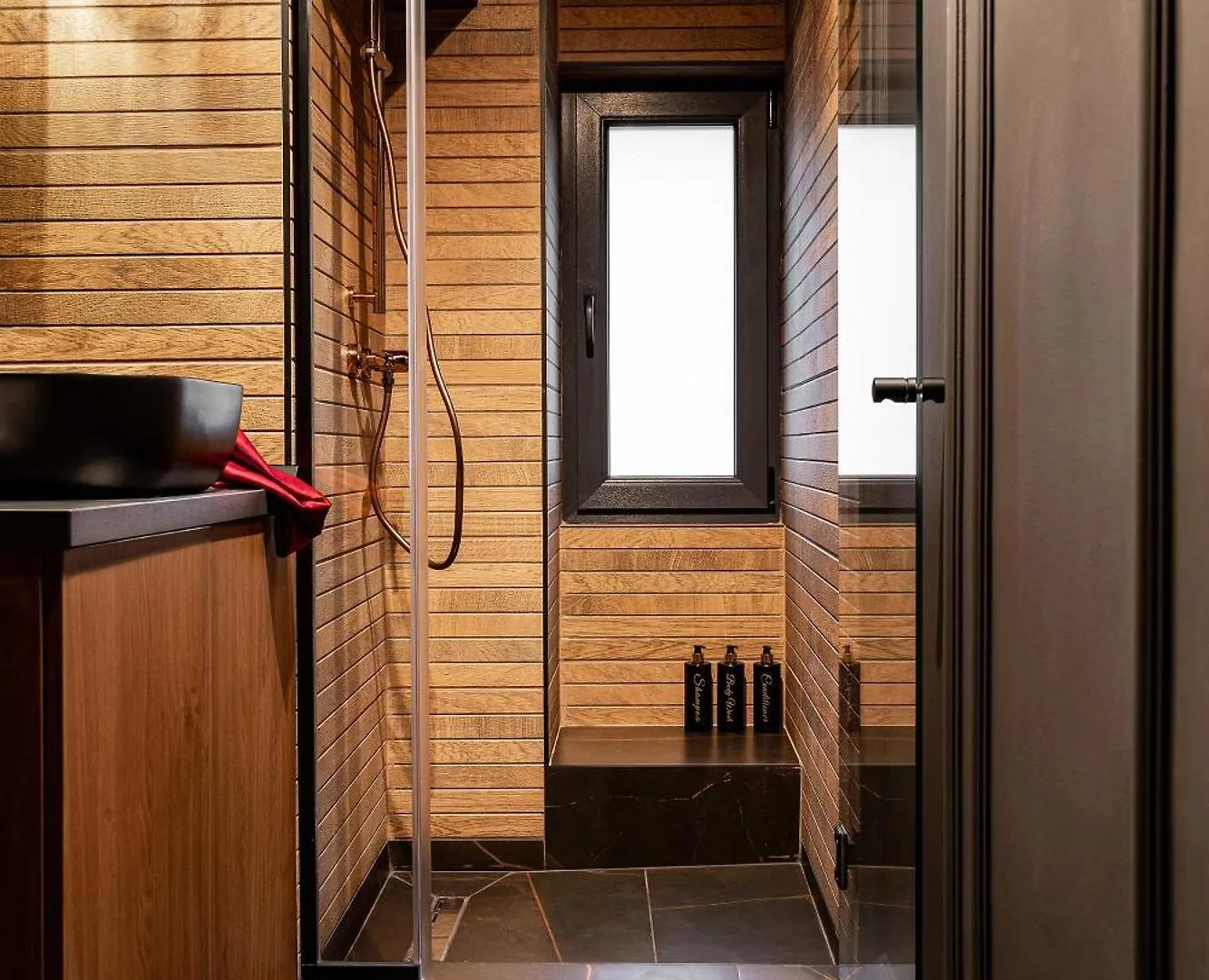 Qult - Obsidian Apartment Bucharest 0*,