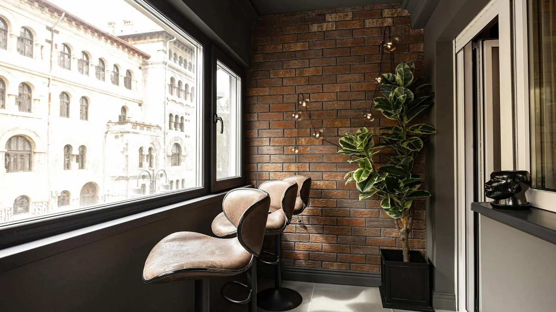 Qult - Obsidian Apartment Bucharest